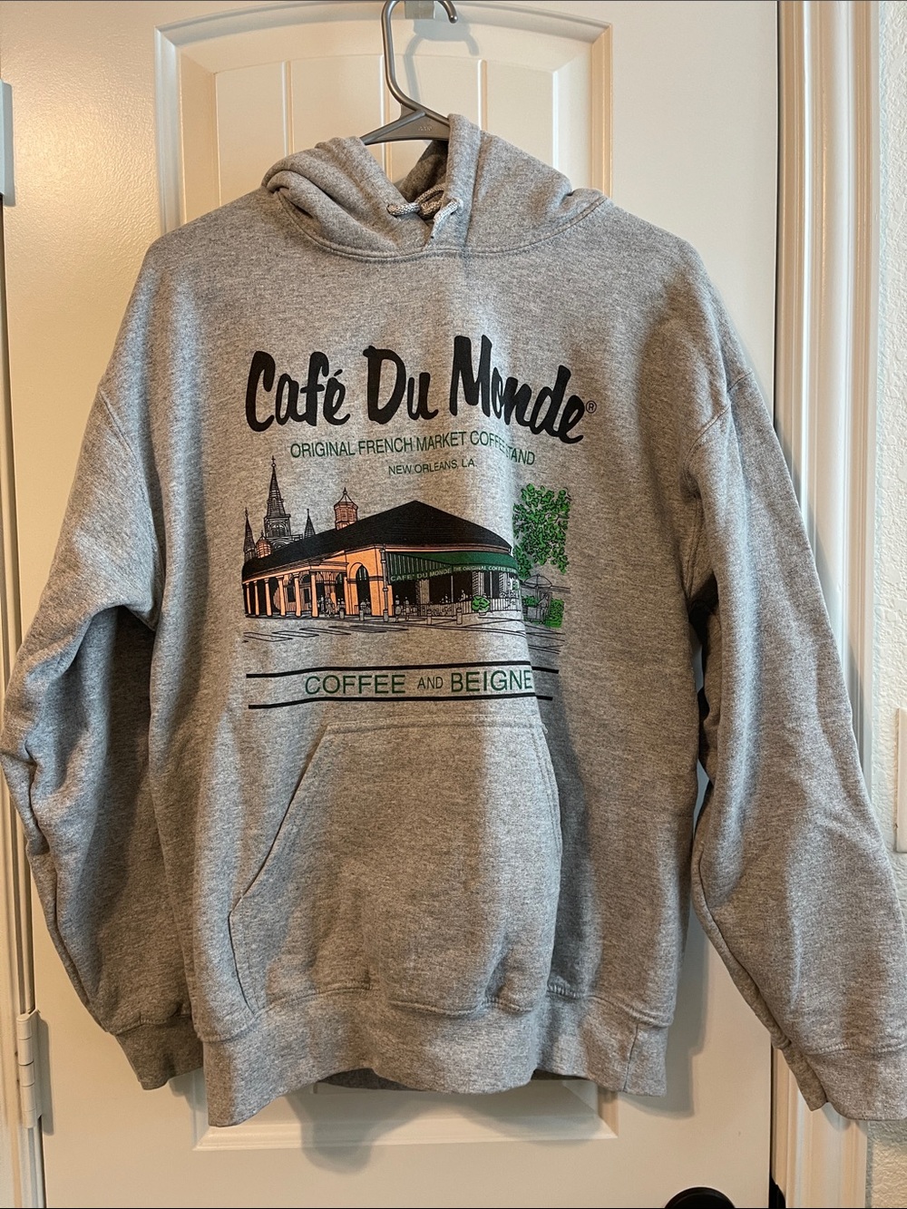Gildan Gray 'Café Du Monde' Graphic Hooded Sweatshirt